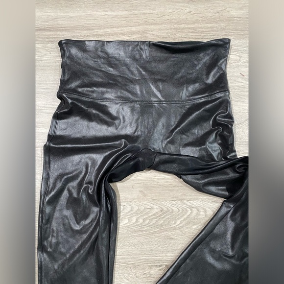 Spanx Faux Leather Moto Leggings Plus Size 1X Black - Picture 4 of 6